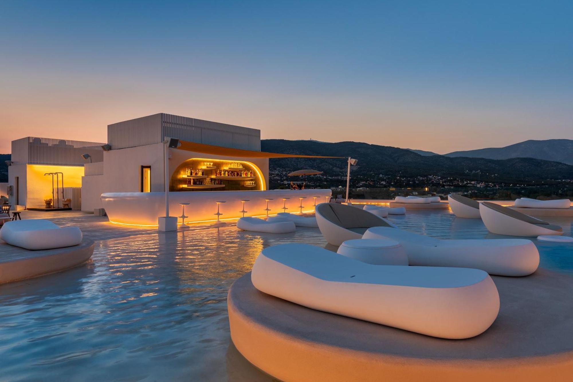 Isla Brown Corinthia Resort & Spa, Curio Collection By Hilton Agioi Theodoroi Exterior photo The bar at the top of the hotel